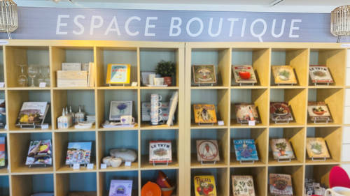 boutique_cassis_étagère boutique_cassis_étagère