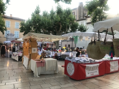 Quai des Artistes de Cassis et March Artisanal nocturne